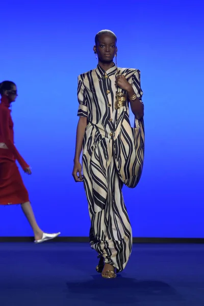 Look 15